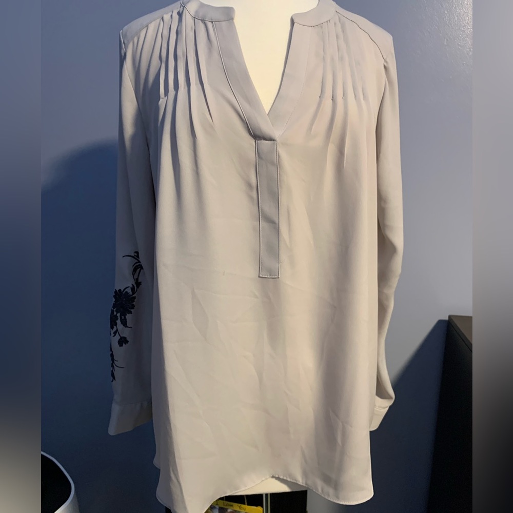 EUC Simply Vera Wang Shirt Size Large